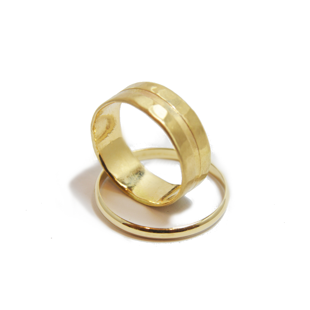 gold wadding ring hammered set