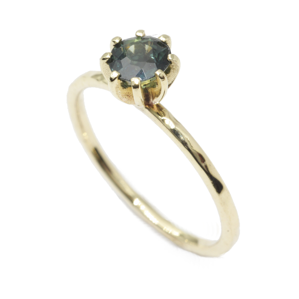gold ring green sapphire gemstone